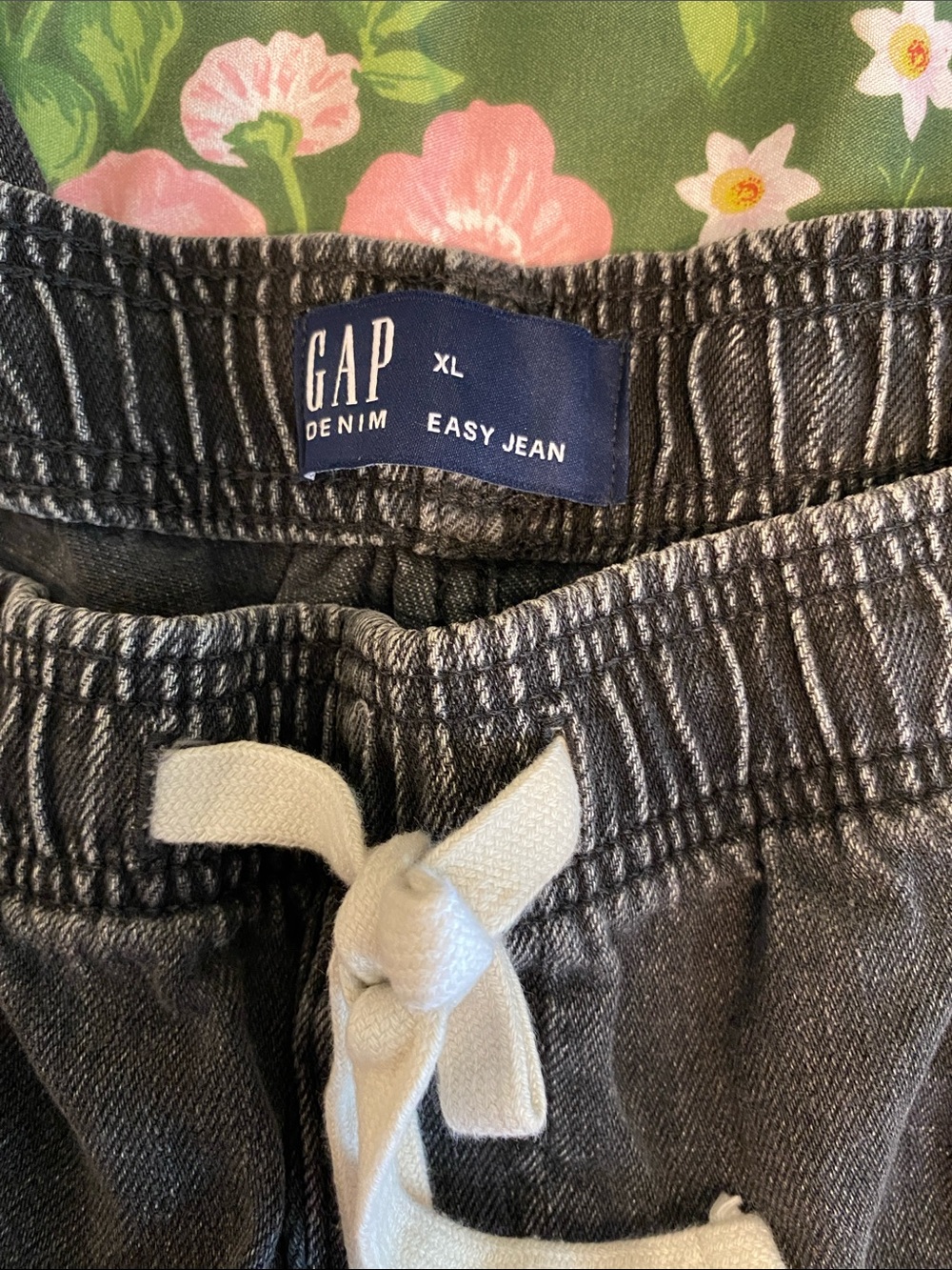 GAP Black Cropped Cargo Pull-On Pants - Picture 2 of 3